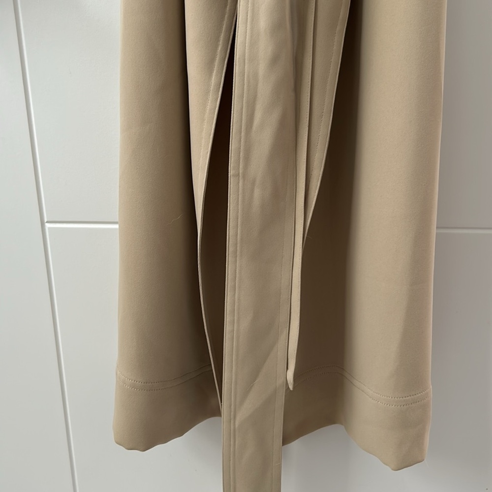 Babaton Kahlo Robe - Picture 5 of 12